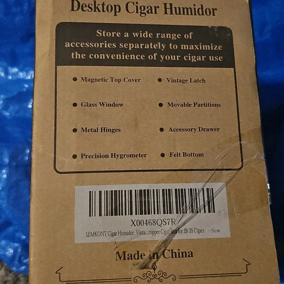 Cigar Humidor Spanish Cedat Wood Featuring Ventage Lock & Accessory Draw - Picture 3 of 3